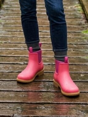 Merry People Bobbi Rain Boots  Stunning Coral & Pink Color Combination boots 38